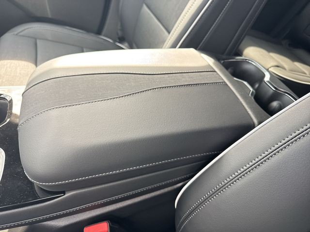 Buick Enclave Vehicle Full-screen Gallery Image 21