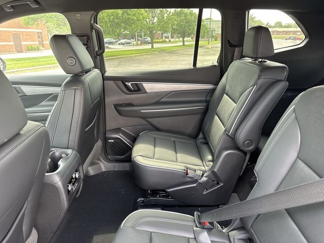 Buick Enclave Vehicle Full-screen Gallery Image 22