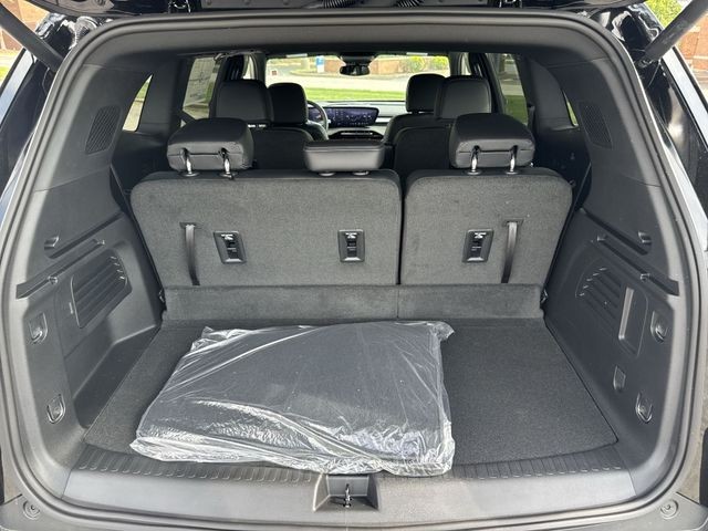 Buick Enclave Vehicle Full-screen Gallery Image 24