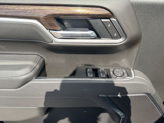 GMC Sierra 1500 Vehicle Full-screen Gallery Image 13