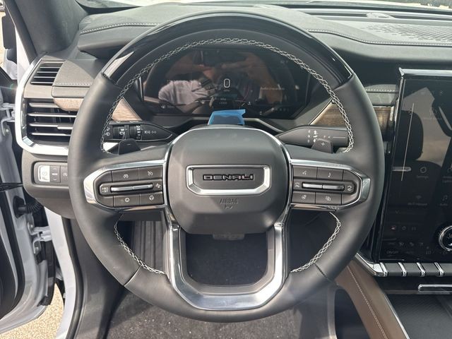 GMC Acadia Vehicle Full-screen Gallery Image 14