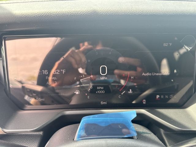GMC Acadia Vehicle Full-screen Gallery Image 15