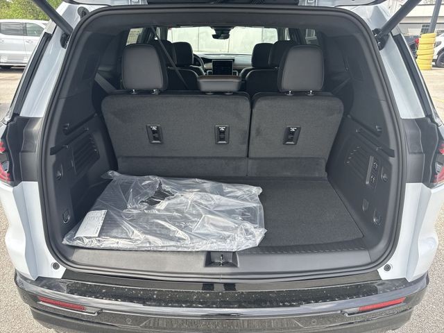 GMC Acadia Vehicle Full-screen Gallery Image 25