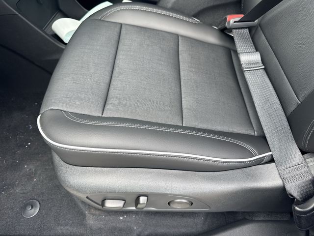 Buick Enclave Vehicle Full-screen Gallery Image 12
