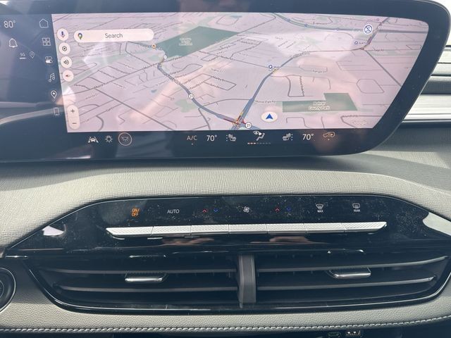 Buick Enclave Vehicle Full-screen Gallery Image 18