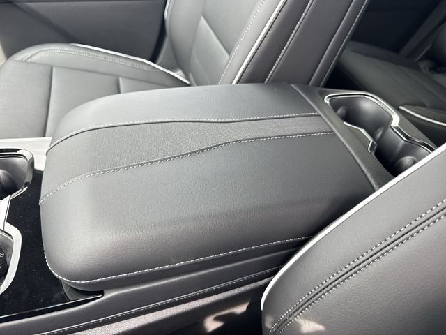 Buick Enclave Vehicle Full-screen Gallery Image 21