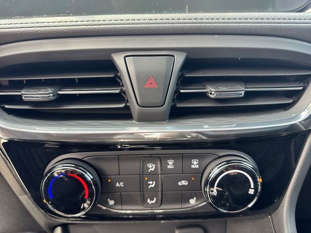 Buick Encore GX Vehicle Full-screen Gallery Image 18