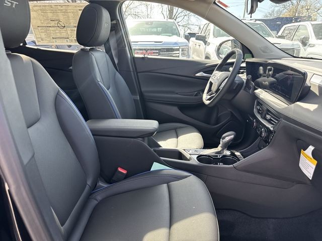 Buick Encore GX Vehicle Full-screen Gallery Image 24