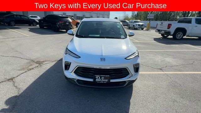 Buick Encore GX Vehicle Full-screen Gallery Image 03