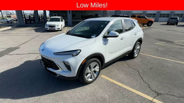 Buick Encore GX Vehicle Full-screen Gallery Image 04