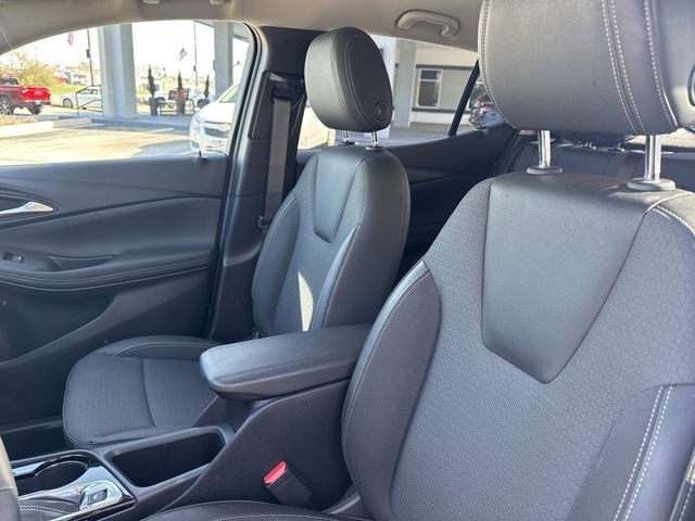 Buick Encore GX Vehicle Full-screen Gallery Image 18