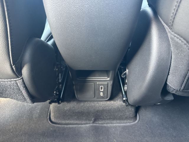 Buick Encore GX Vehicle Full-screen Gallery Image 20