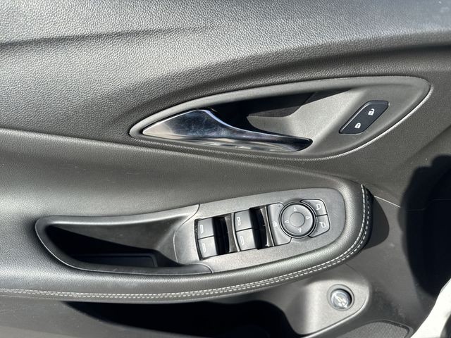 Buick Encore GX Vehicle Full-screen Gallery Image 21