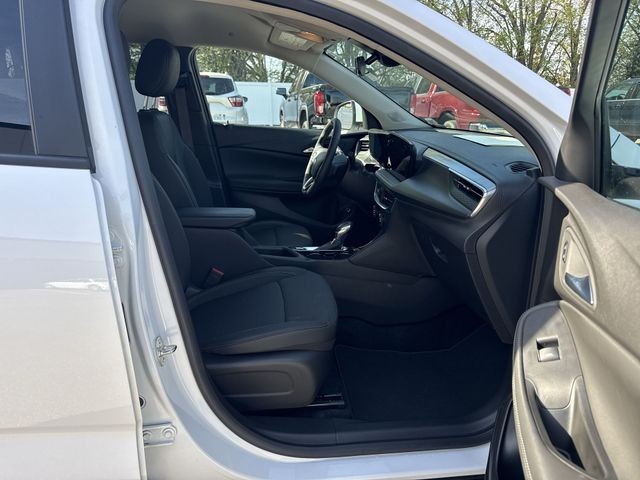 Buick Encore GX Vehicle Full-screen Gallery Image 27