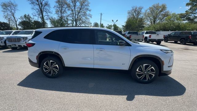 Buick Enclave Vehicle Full-screen Gallery Image 09
