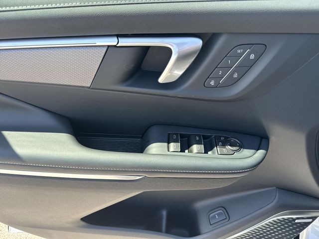 Buick Enclave Vehicle Full-screen Gallery Image 13
