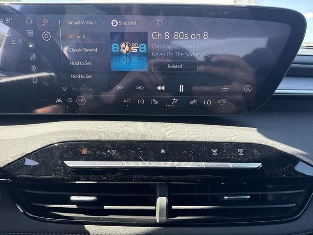 Buick Enclave Vehicle Full-screen Gallery Image 16