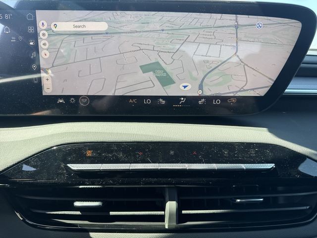 Buick Enclave Vehicle Full-screen Gallery Image 18