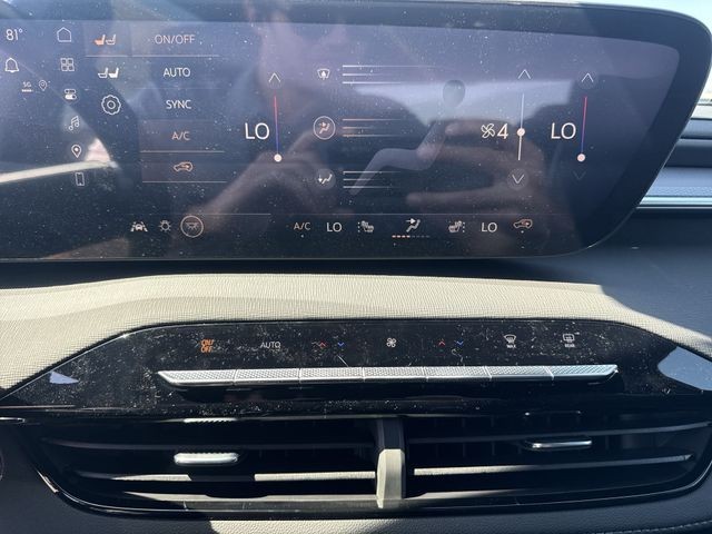 Buick Enclave Vehicle Full-screen Gallery Image 19