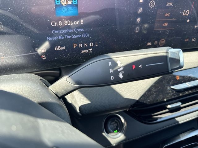 Buick Enclave Vehicle Full-screen Gallery Image 20