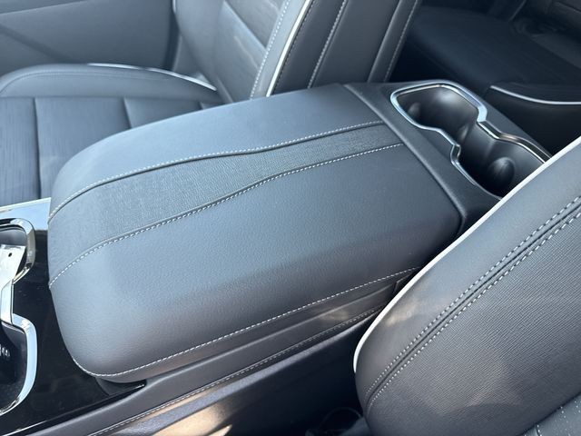 Buick Enclave Vehicle Full-screen Gallery Image 21