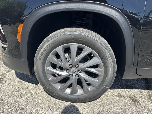 Buick Enclave Vehicle Full-screen Gallery Image 10