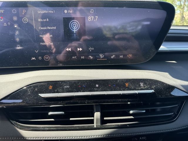 Buick Enclave Vehicle Full-screen Gallery Image 16