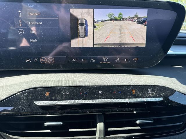Buick Enclave Vehicle Full-screen Gallery Image 17