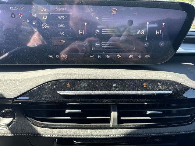 Buick Enclave Vehicle Full-screen Gallery Image 19