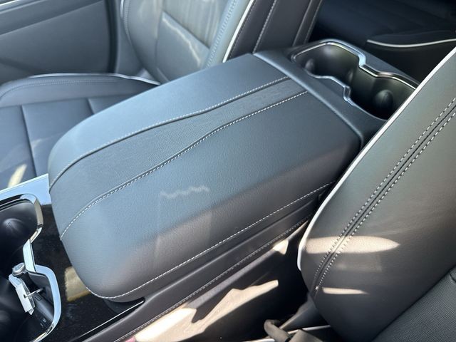 Buick Enclave Vehicle Full-screen Gallery Image 21