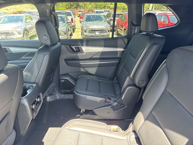 Buick Enclave Vehicle Full-screen Gallery Image 22
