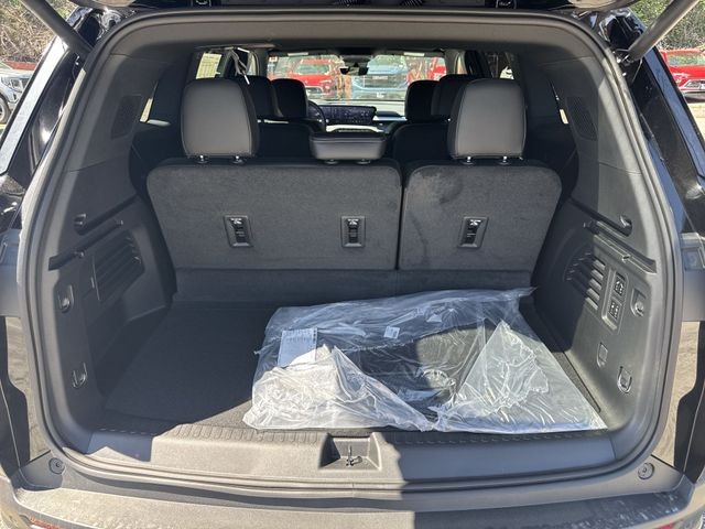 Buick Enclave Vehicle Full-screen Gallery Image 24