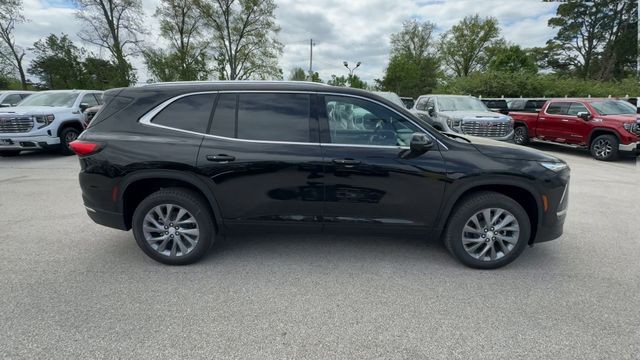 Buick Enclave Vehicle Full-screen Gallery Image 09