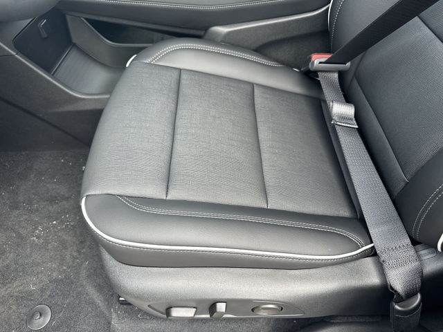 Buick Enclave Vehicle Full-screen Gallery Image 12