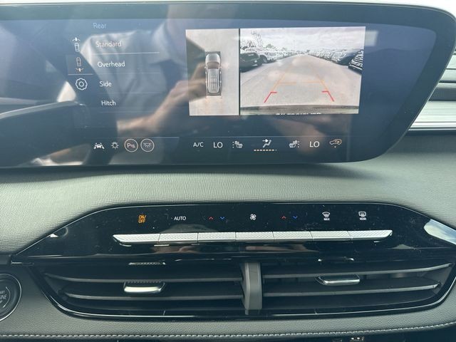 Buick Enclave Vehicle Full-screen Gallery Image 17