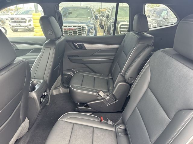 Buick Enclave Vehicle Full-screen Gallery Image 22