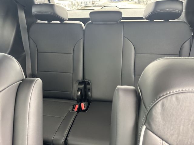 Buick Enclave Vehicle Full-screen Gallery Image 23