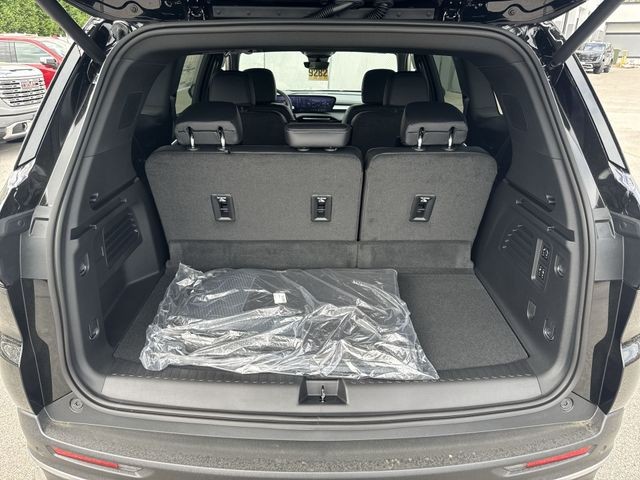 Buick Enclave Vehicle Full-screen Gallery Image 24