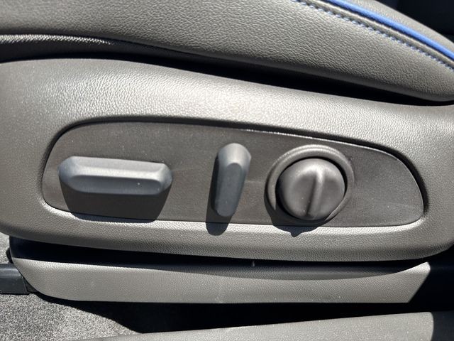 Buick Encore GX Vehicle Full-screen Gallery Image 12