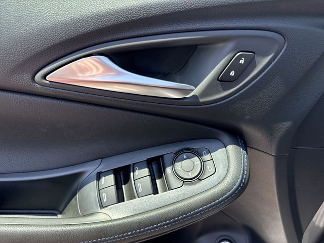 Buick Encore GX Vehicle Full-screen Gallery Image 13
