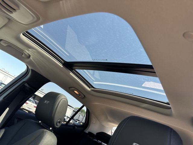 Buick Encore GX Vehicle Full-screen Gallery Image 21