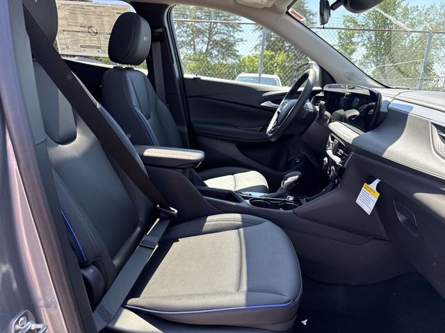 Buick Encore GX Vehicle Full-screen Gallery Image 24