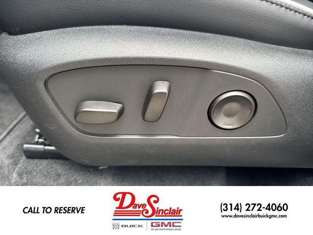 Buick Enclave Vehicle Full-screen Gallery Image 12