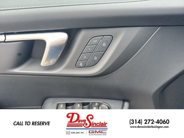 Buick Enclave Vehicle Full-screen Gallery Image 13