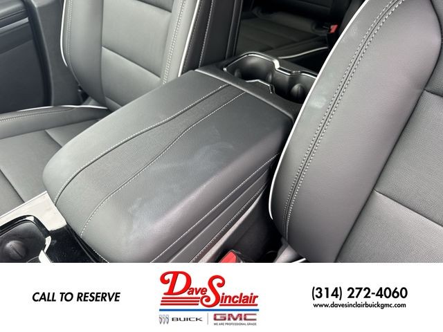 Buick Enclave Vehicle Full-screen Gallery Image 21