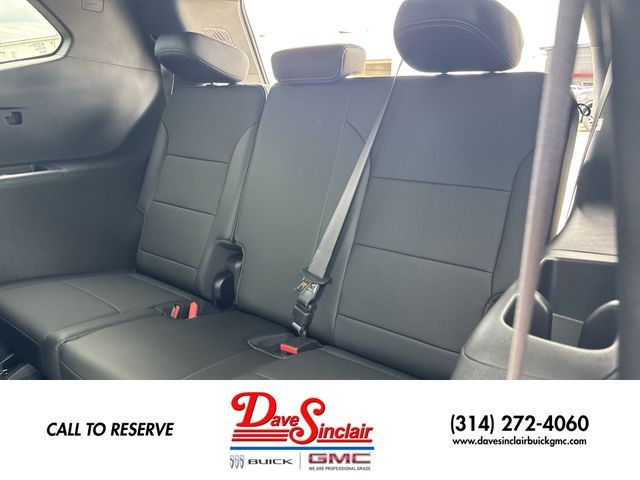 Buick Enclave Vehicle Full-screen Gallery Image 23