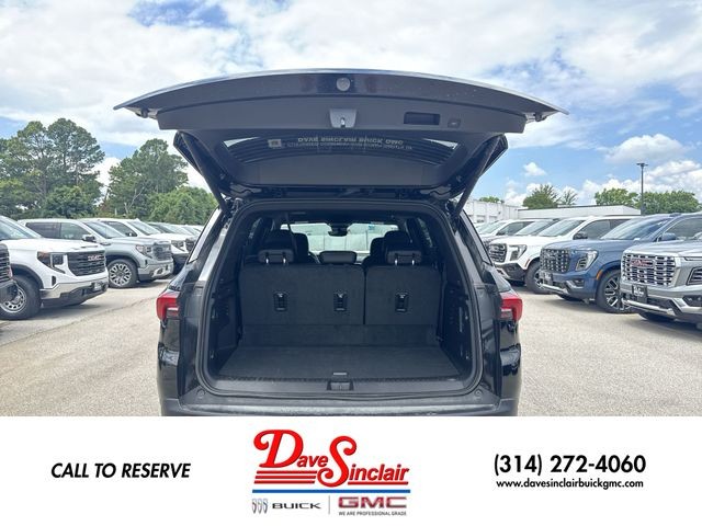 Buick Enclave Vehicle Full-screen Gallery Image 24