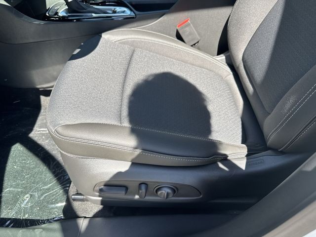 Buick Encore GX Vehicle Full-screen Gallery Image 12