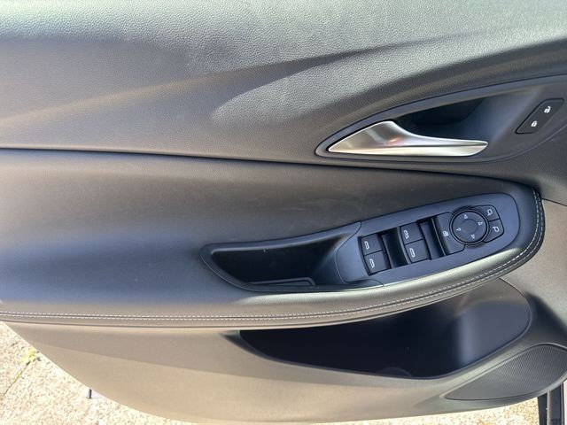 Buick Encore GX Vehicle Full-screen Gallery Image 13