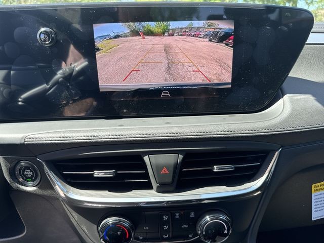 Buick Encore GX Vehicle Full-screen Gallery Image 17